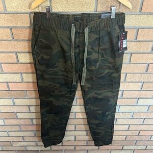 NWT Galaxy By Harvic Men's Basic Stretch Twill Joggers Camouflage Size Medium